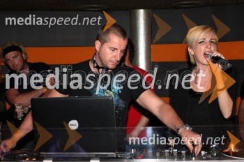 DJ Sylvain in Lara Love, pevka